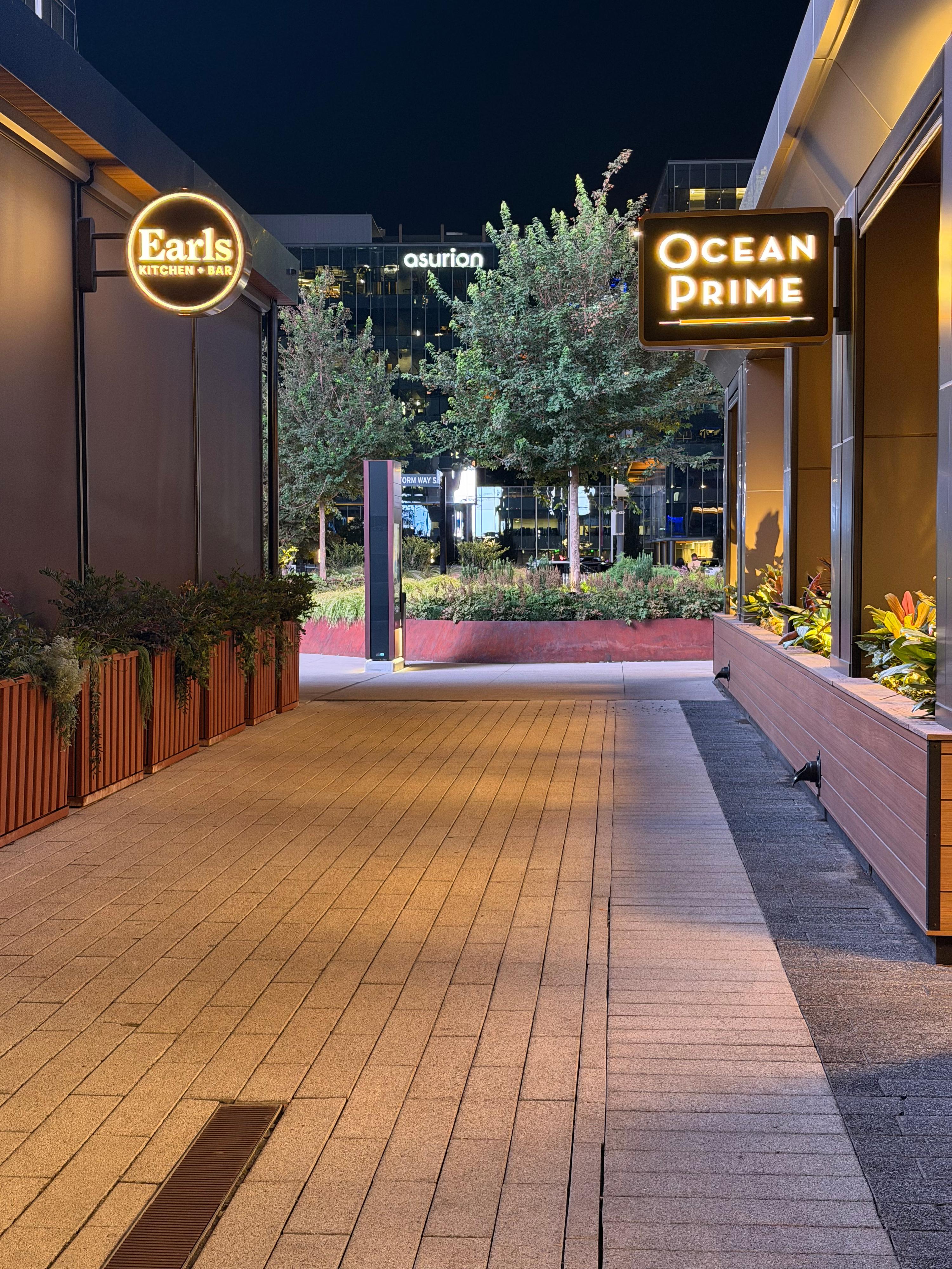 Earls Kitchen + cocktail